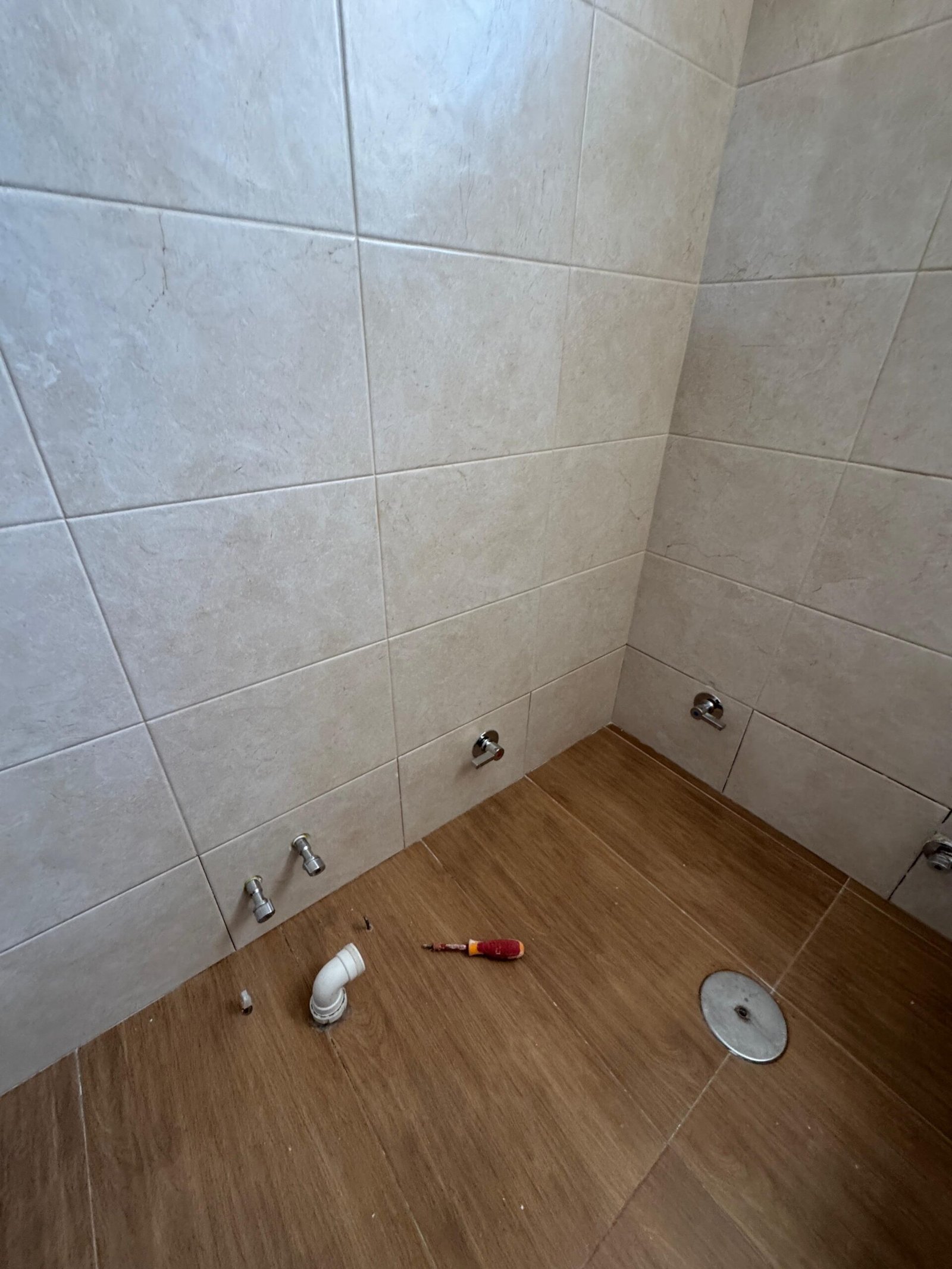 Reforma integral de baño con plato de ducha